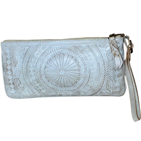 Leaders in Leather Embossed Gray Leather Wristlet Clutch Bag 5.5” H x 10.5” L - Picture 2 of 3